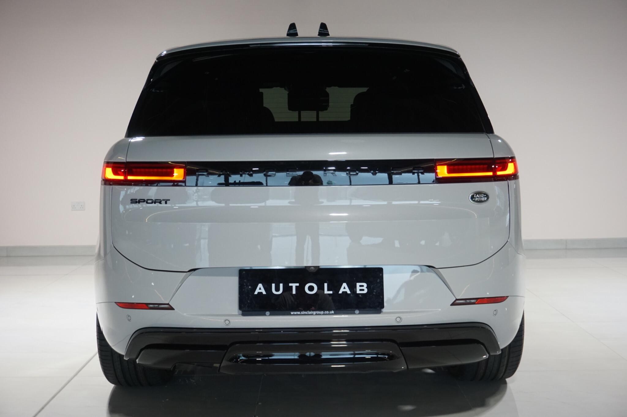 Land Rover Range Rover Sport 3.0 D300 MHEV Dynamic SE SUV 5dr Diesel Auto 4WD Euro 6 (s/s) (300 ps)